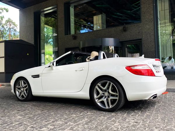 Кабриолет Mercedes SLK 250 белый прокат без водителя для свадьбы фотосессии съемки