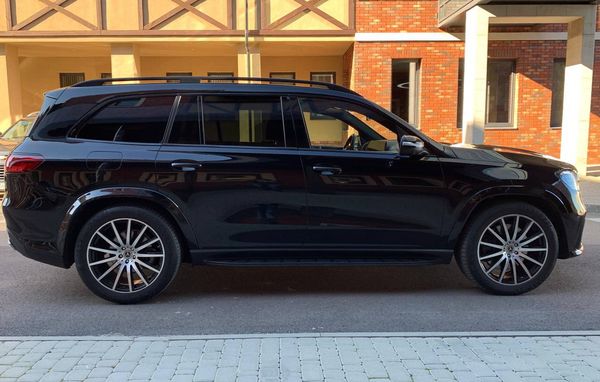 Позашляховик Mercedes Benz Gls AMG 400 прокат оренда джип на весілля