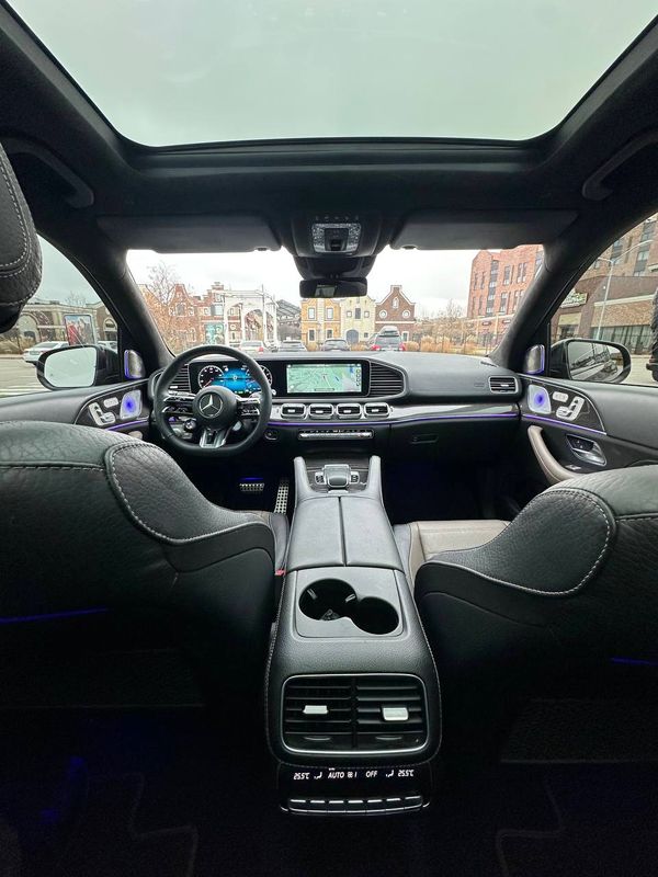 Позашляховик Mercedes-Benz Gls 63 AMG з водієм або без