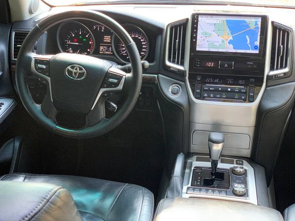 Аренда прокат джипа Toyota Land Cruiser 200 на свадьбу трансфер с водителем без водителя