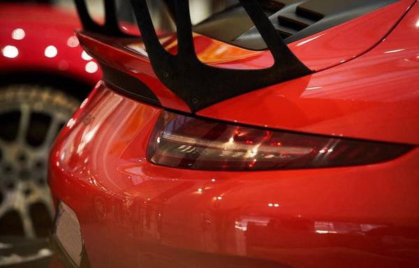 Спорткар Porsche 911 GT 3 RS оранжевый спорткар заказать на прокат с водителем