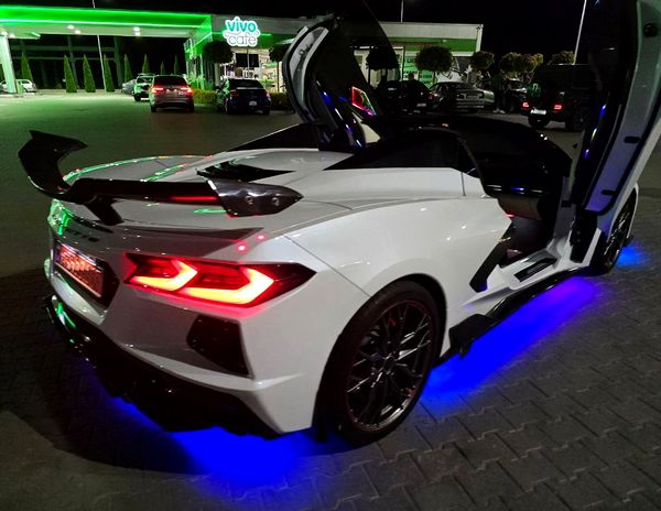 Кабриолет Chevrolete Corvette белый на съемки фотосессии свадьбы аренда