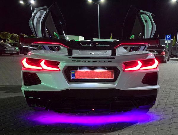 Кабриолет Chevrolete Corvette белый на съемки фотосессии свадьбы аренда