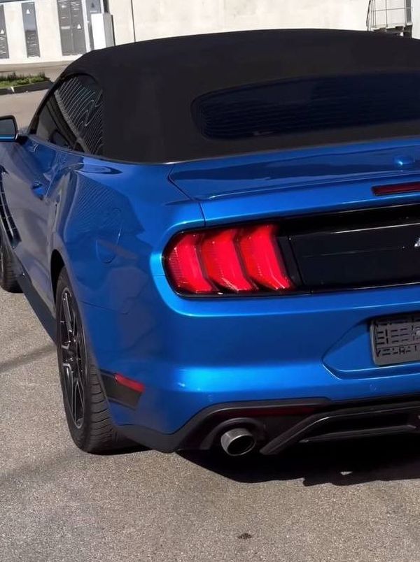 Ford Mustang GT синий кабриолет взять на прокат без водителя арендовать с водителем на съемки
