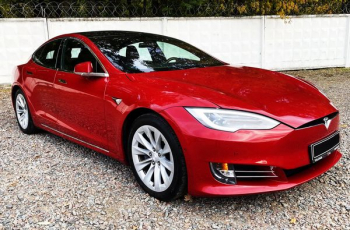 Электрокар Tesla Model S прокат без водителя аренда с водителем на свадьбу