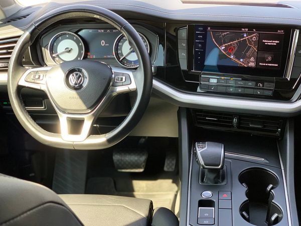 Volkswagen Touareg белый внедорожник заказать на свадьбу прокат без водителя
