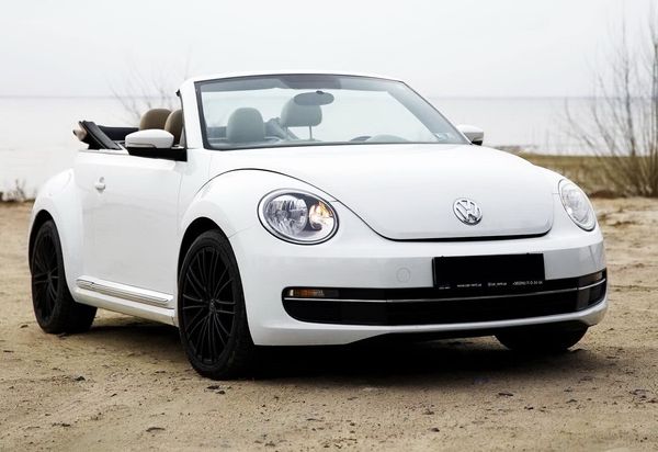 Volkswagen Beetle белый прокат без водителя на свадьбу трансфер