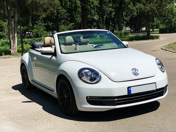 Volkswagen Beetle белый прокат без водителя на свадьбу трансфер