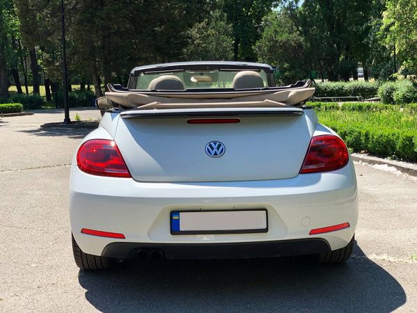 Volkswagen Beetle белый прокат без водителя на свадьбу трансфер