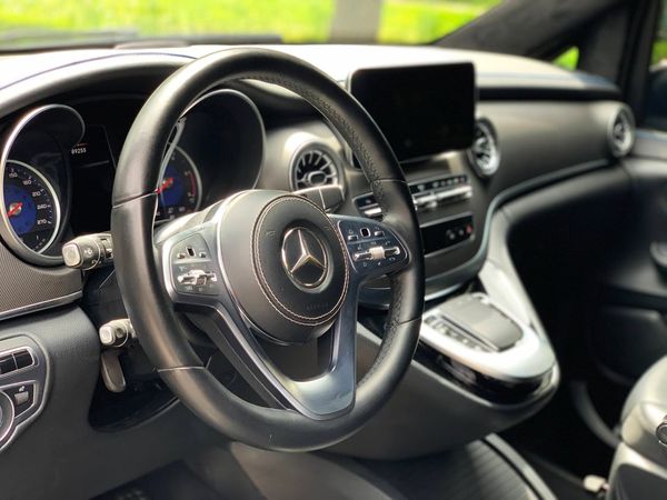 Mercedes Benz V Class аренда с водителем микроавтобус на прокат без водителя на свадьбу 