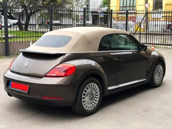 Аренда Volkswagen Beetle шоколадный на прокат без водителя с водителем