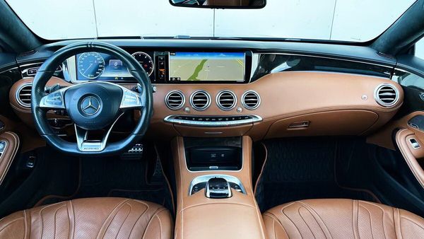 Спорткар Mercedes-Benz W217 S560 AMG Coupe черный на прокат без водителя код 217