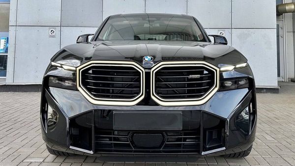 Джип BMW XM HIBRYD прокат джип электро без водителя аренда с водителем