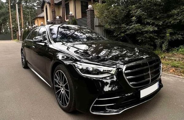 Аренда авто Mercedes-Benz S-class W223 S500 AMG на свадьбу с водителем