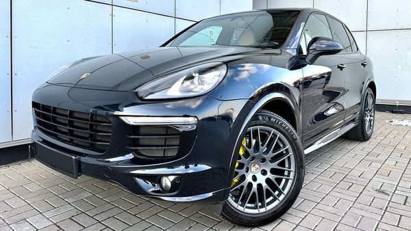 Внедорожник Porsche Cayenne с водителем без водителя на свадьбу