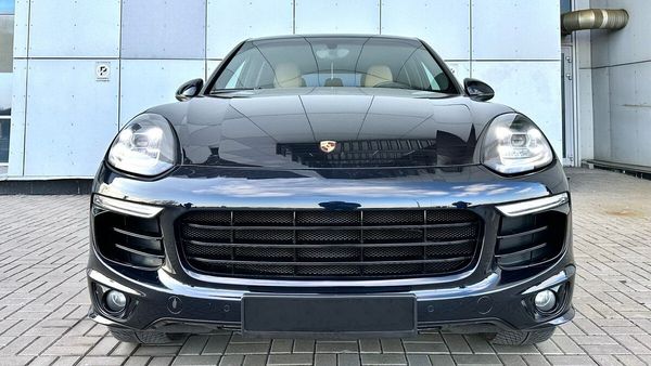 Внедорожник Porsche Cayenne с водителем без водителя на свадьбу