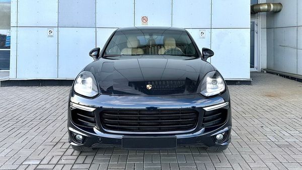 Внедорожник Porsche Cayenne с водителем без водителя на свадьбу