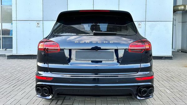 Внедорожник Porsche Cayenne с водителем без водителя на свадьбу