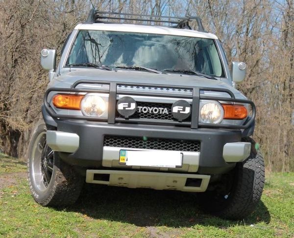 Джип на прокат Toyota FJ Cruizer на свадьбу съемки в аренду