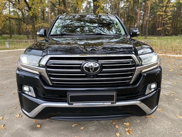 Внедорожник Toyota Land Cruiser 200 аренда прокат без водителя 