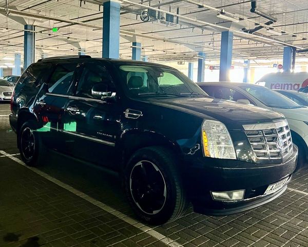 Аренда внедорожника Cadillac Escalade черный джип на свадьбу