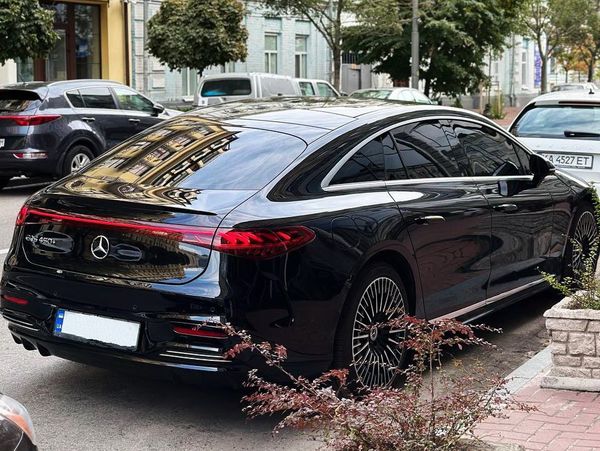 Mercedes Benz EQS 450+электро аренда авто премиум класса c водителем