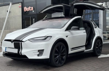 Tesla Model X біла електричний позашляховик замовити на весілля