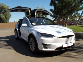 Tesla Model X белая электрический внедорожник заказать на свадьбу 