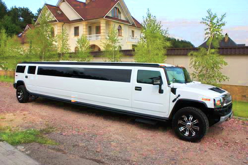 Оренда лімузина Hummer H2 Limo білий замовити лімузин хамер на весілля вечірку