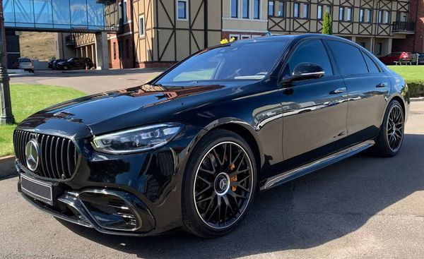 Mercedes-Benz-S580-AMG-W223-оренда-з-водієм-прокат-без-водія-авто-на-весілля-223-мерседес-трансфер