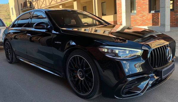 Mercedes-Benz-S580-AMG-W223-оренда-з-водієм-прокат-без-водія-авто-на-весілля-223-мерседес-трансфер