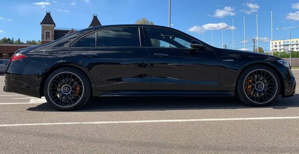 Mercedes-Benz-S580-AMG-W223-оренда-з-водієм-прокат-без-водія-авто-на-весілля-223-мерседес-трансфер