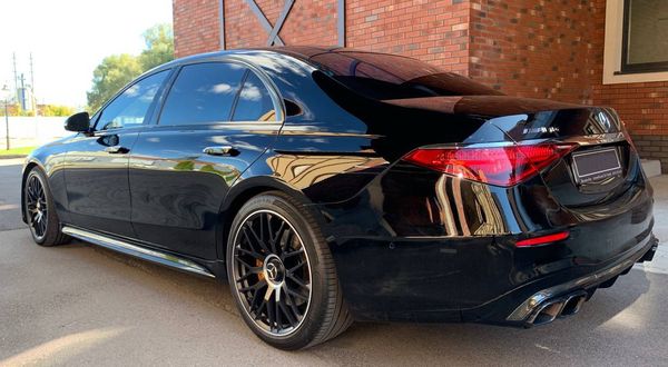 Mercedes-Benz-S580-AMG-W223-оренда-з-водієм-прокат-без-водія-авто-на-весілля-223-мерседес-трансфер