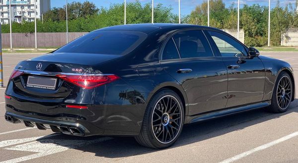 Mercedes-Benz-S580-AMG-W223-оренда-з-водієм-прокат-без-водія-авто-на-весілля-223-мерседес-трансфер