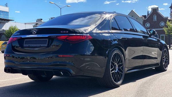 Mercedes-Benz-S580-AMG-W223-оренда-з-водієм-прокат-без-водія-авто-на-весілля-223-мерседес-трансфер