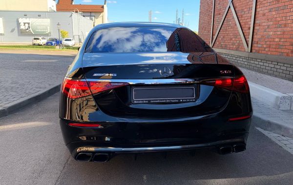 Mercedes-Benz-S580-AMG-W223-оренда-з-водієм-прокат-без-водія-авто-на-весілля-223-мерседес-трансфер