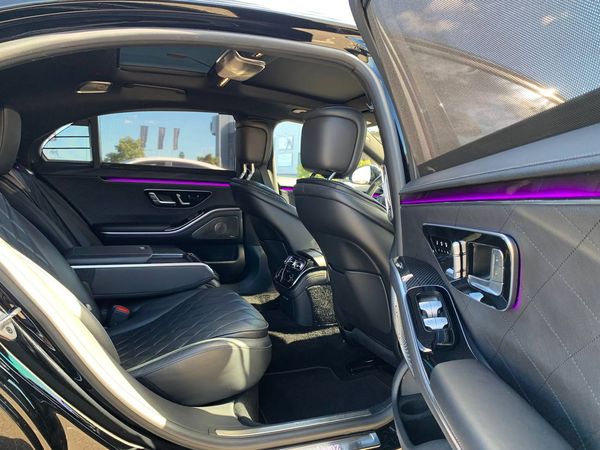 Mercedes-Benz-S580-AMG-W223-оренда-з-водієм-прокат-без-водія-авто-на-весілля-223-мерседес-трансфер