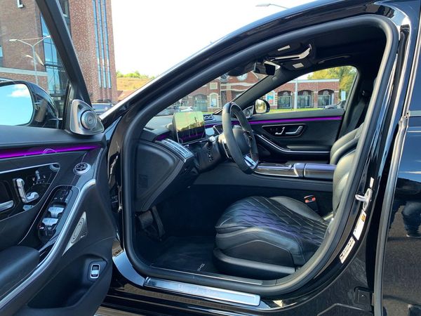 Mercedes-Benz-S580-AMG-W223-оренда-з-водієм-прокат-без-водія-авто-на-весілля-223-мерседес-трансфер