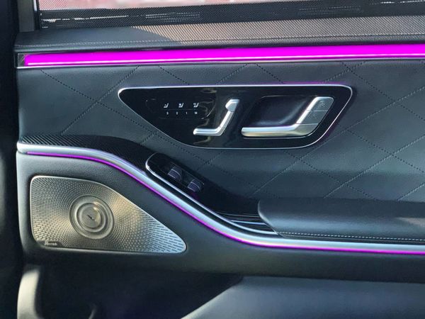 Mercedes-Benz-S580-AMG-W223-оренда-з-водієм-прокат-без-водія-авто-на-весілля-223-мерседес-трансфер