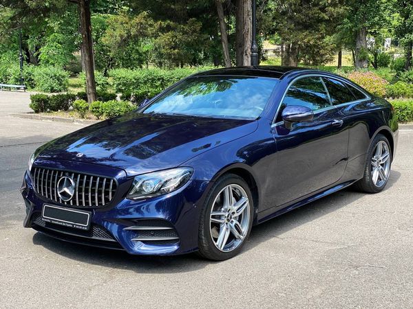 Прокат авто без водителя Mercedes E Coupe W238 синий авто с водителем на свадьбу