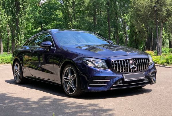 Прокат авто без водителя Mercedes E Coupe W238 синий авто с водителем на свадьбу