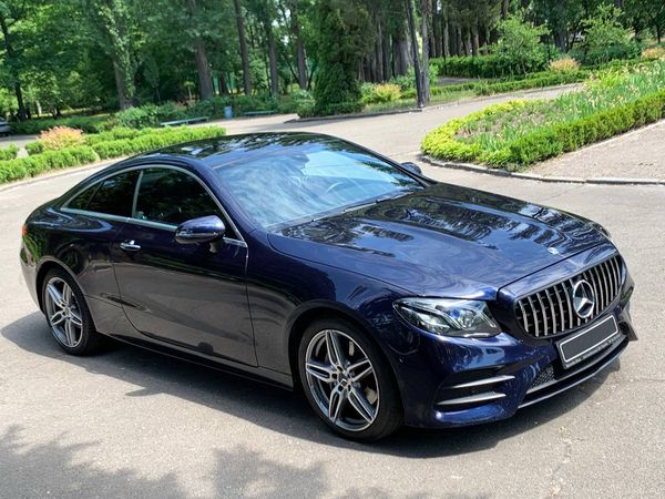 Прокат авто без водителя Mercedes E Coupe W238 синий авто с водителем на свадьбу