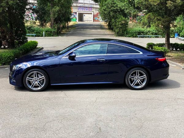 Прокат авто без водителя Mercedes E Coupe W238 синий авто с водителем на свадьбу