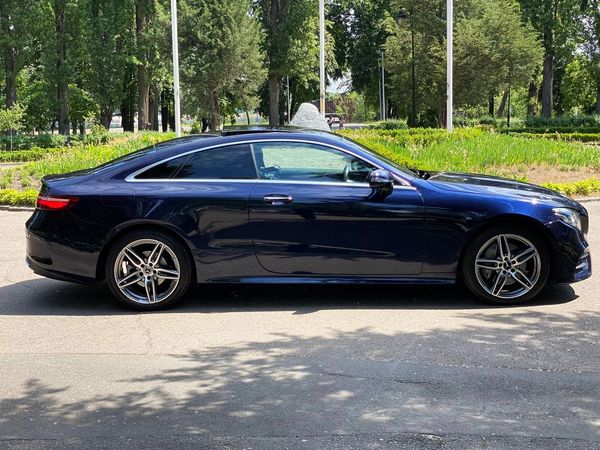 Прокат авто без водителя Mercedes E Coupe W238 синий авто с водителем на свадьбу