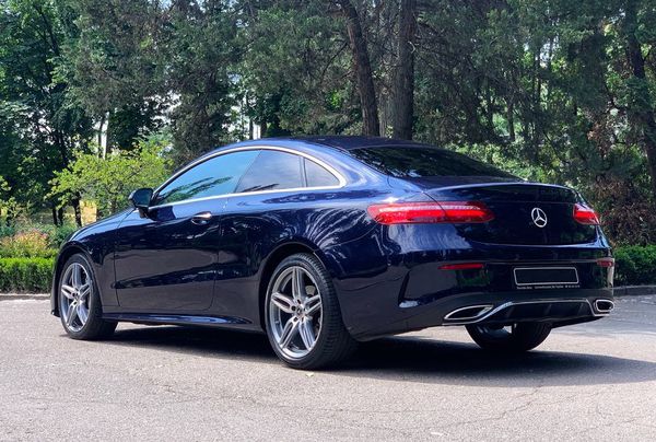 Прокат авто без водителя Mercedes E Coupe W238 синий авто с водителем на свадьбу