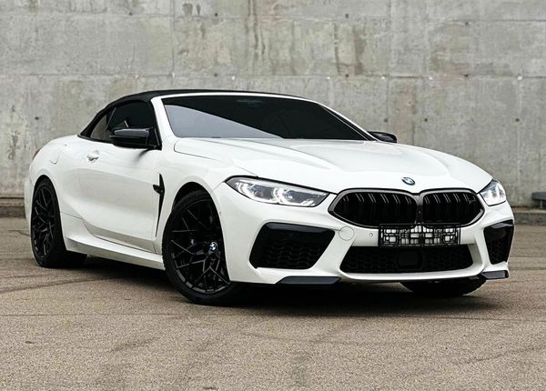 Аренда автомобиля BMW M8 Cabrio белая кабриолет без водителя на прокат на свадьбу 