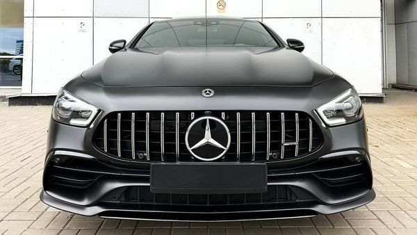 Прокат Mercedes-Benz AMG GT 4-DOOR без водія на весілля фотосесію