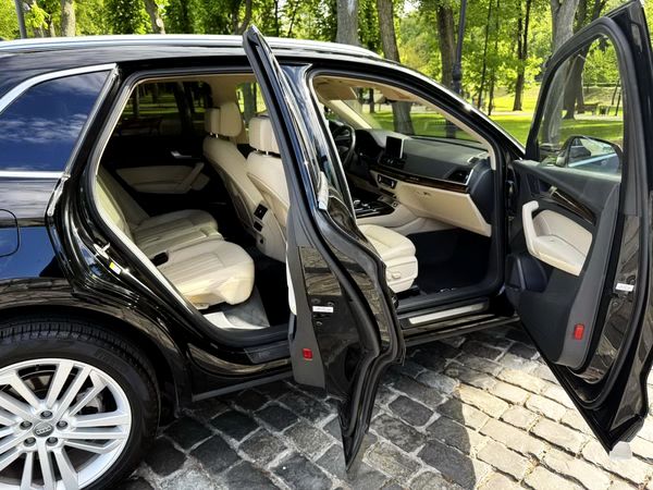 Арендовать джип на свадьбу Audi Q5 черный с водителем