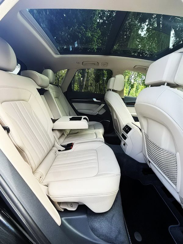 Арендовать джип на свадьбу Audi Q5 черный с водителем
