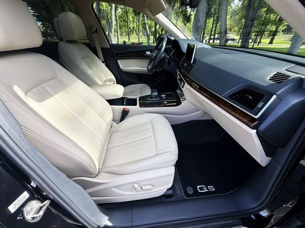 Арендовать джип на свадьбу Audi Q5 черный с водителем